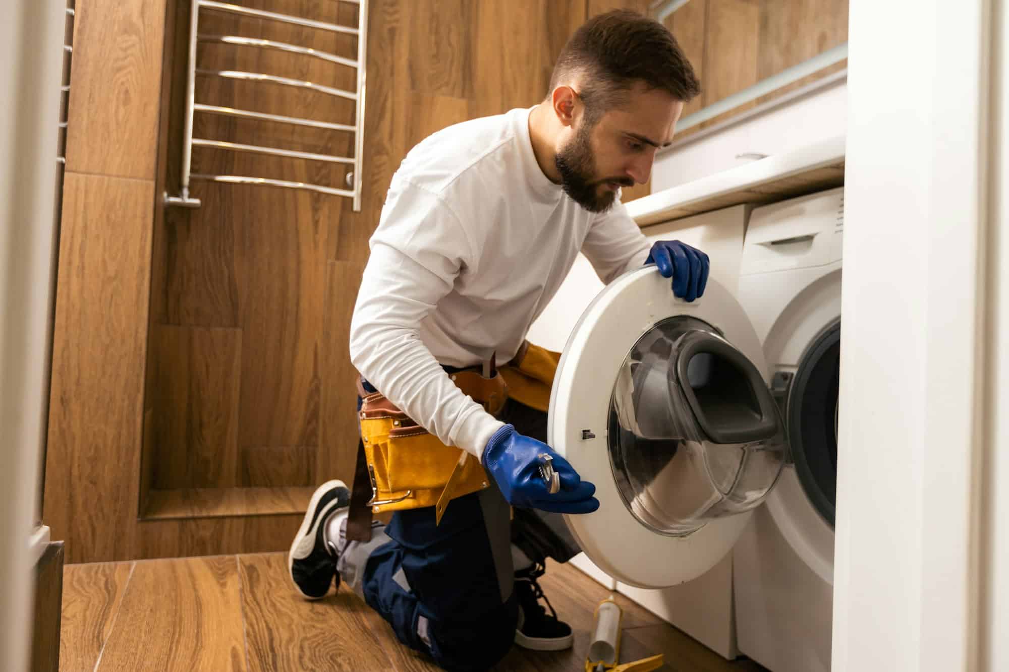 master-repairs-the-broken-washing-machine