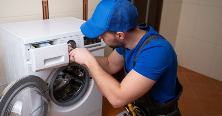technician-working-on-washing-machine-beach-2-bay-appliances